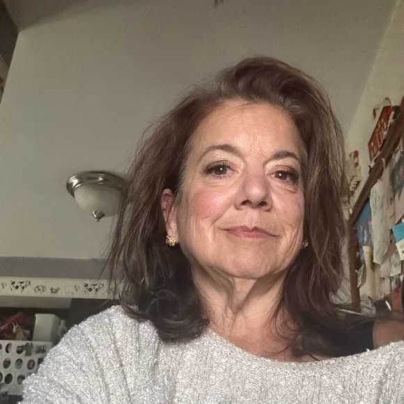 Meet your Posher, Kathleen - Picture 1 of 2